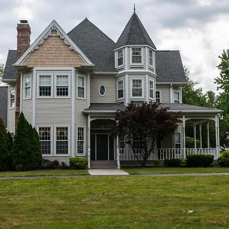 Exquisite Victorian Apartment