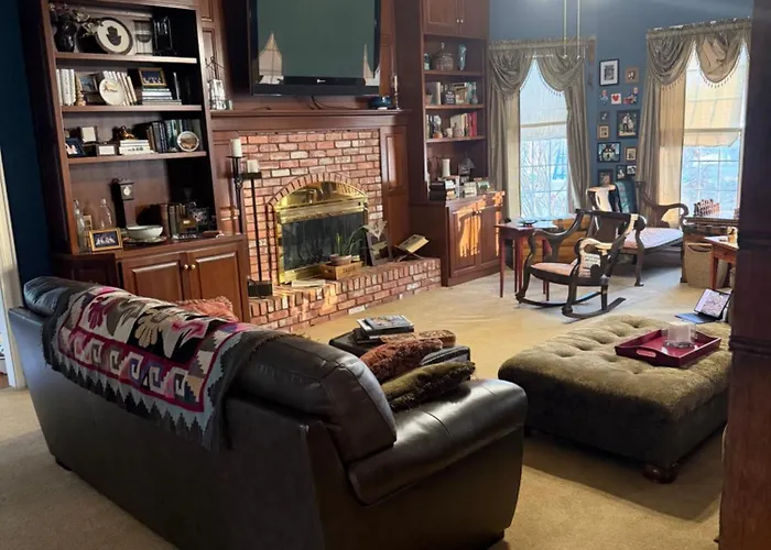 Homestay Exquisite Victorian Springfield