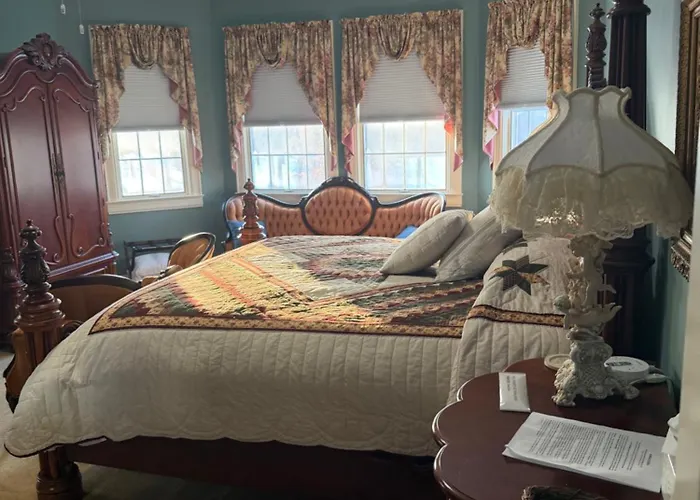 Exquisite Victorian Homestay *