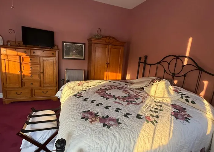 Exquisite Victorian Homestay *
