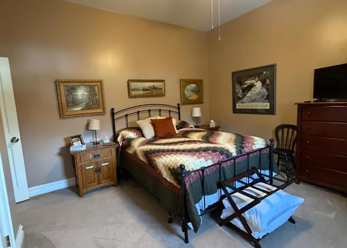 Exquisite Victorian Homestay Springfield