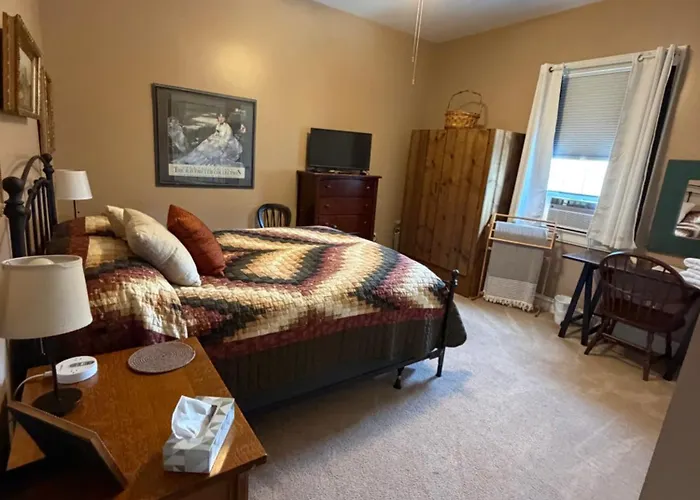 Homestay Exquisite Victorian Springfield